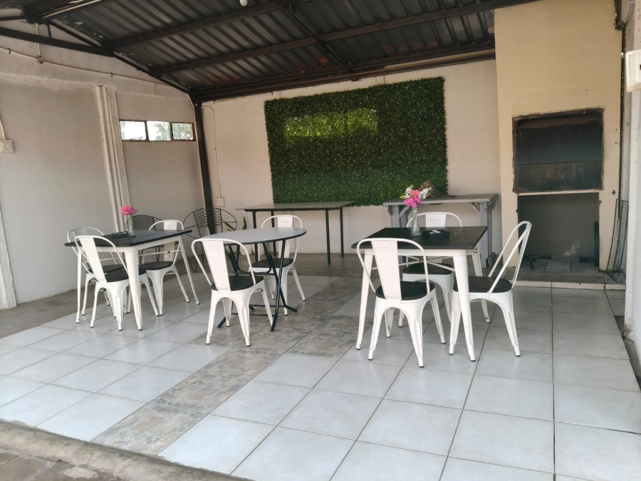 8 Bedroom Property for Sale in Monakato North West